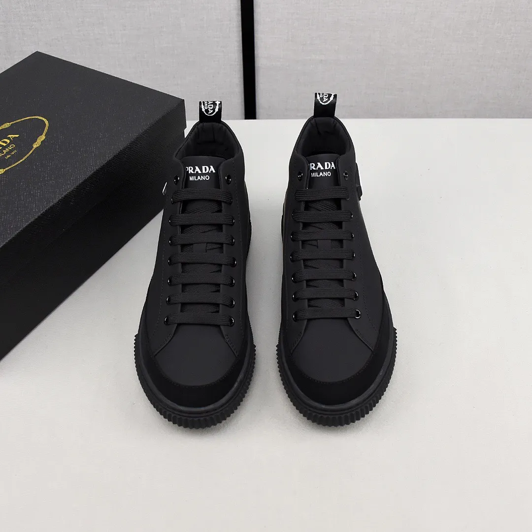 PRADA [Prada] high-top sports and casual shoes. Men's shoes 💰440💰. The upper is made of cowhide, sheepskin lining, rubber outsole, comfortable on the feet, men's size 38-44, choose according to your usual wearing size.